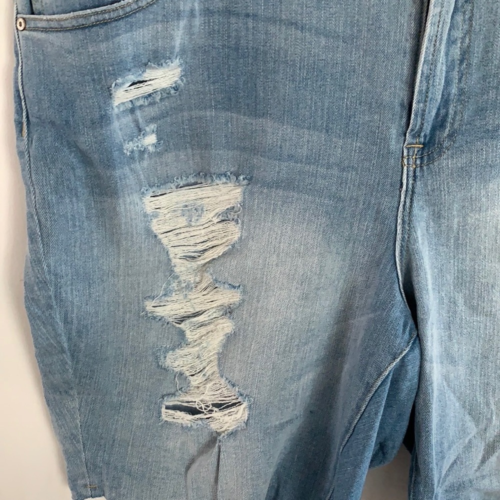 Mid Rise Bermuda Shorts - Picture 4 of 4